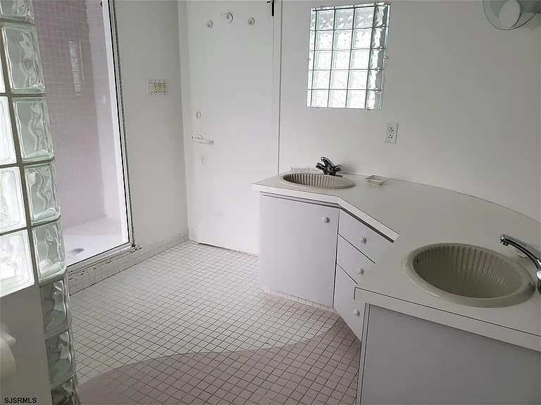 8606 Monmouth Ave #9/13 — Photo 11
