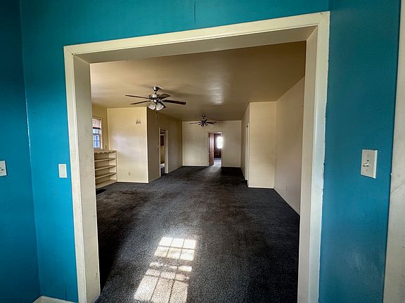 5th image of 324 W Plum St