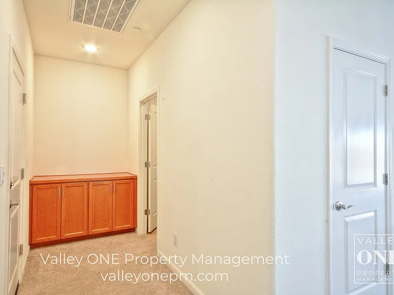 933 Tipton Ln — Photo 47