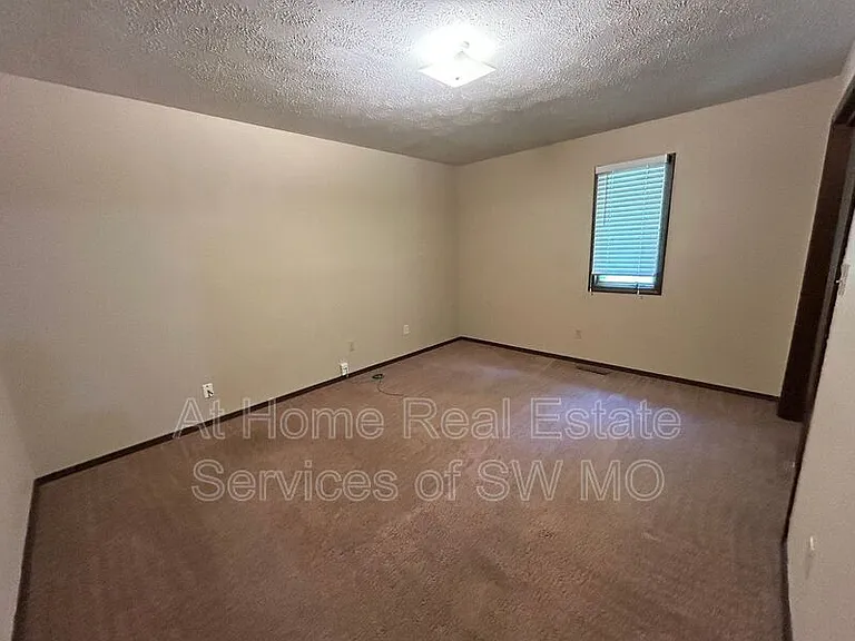 522 E Latoka Ct — Photo 10
