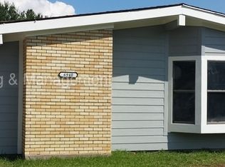 6940 Willow St, Groves, TX 77619