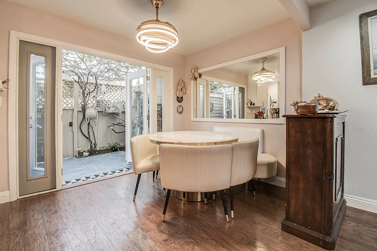 3 bed, 2.5 bath, 1350 sqft, $5,200 — Photo 4