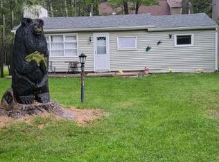 516 Covered Bridge Dr, Lakeville, PA 18438