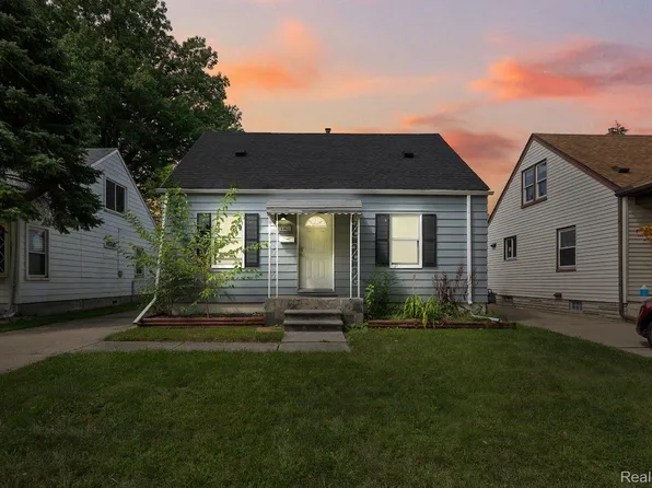 3392 Edgewood St, Dearborn, MI 48124