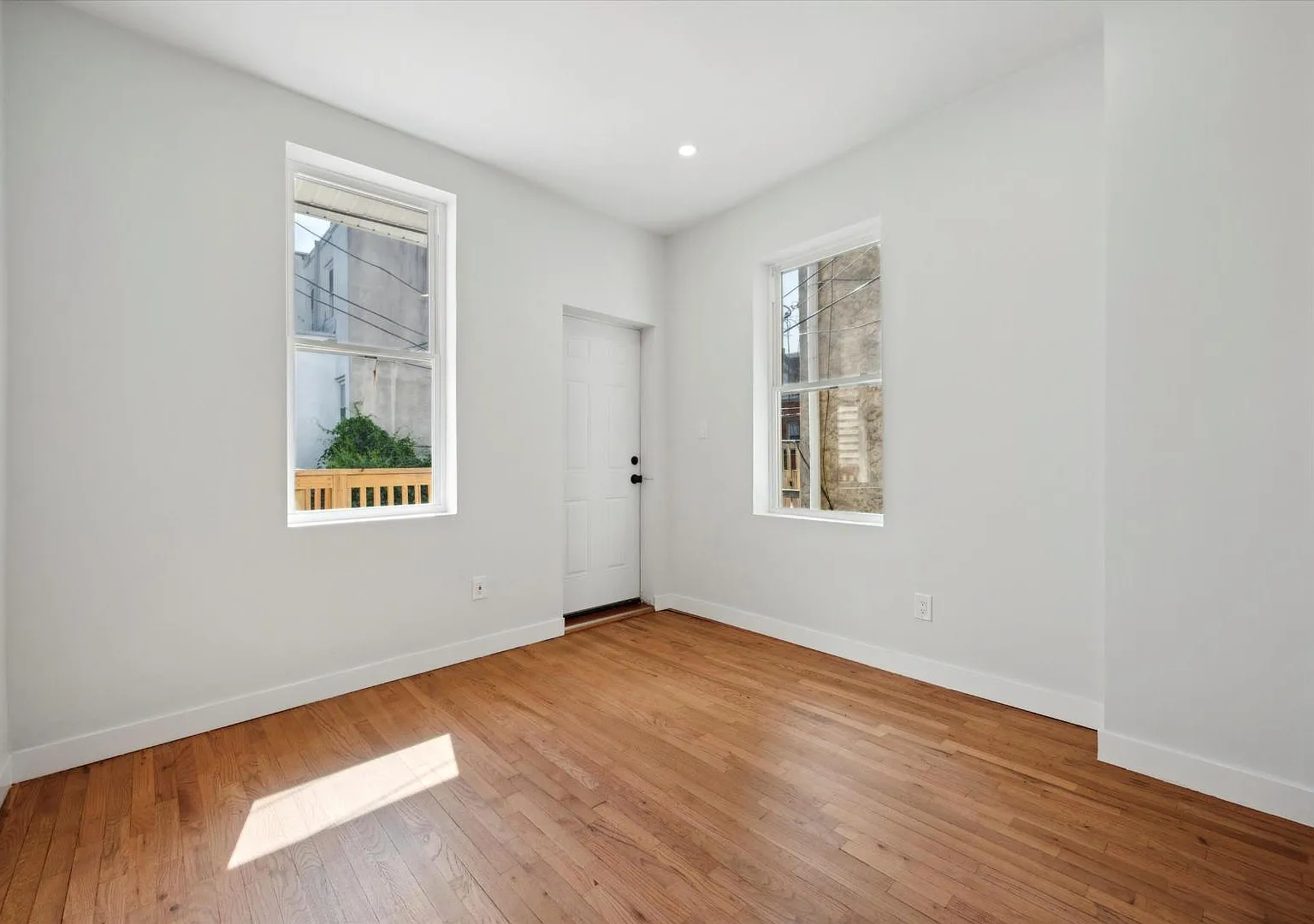647 N 33rd St - House — Photo 4