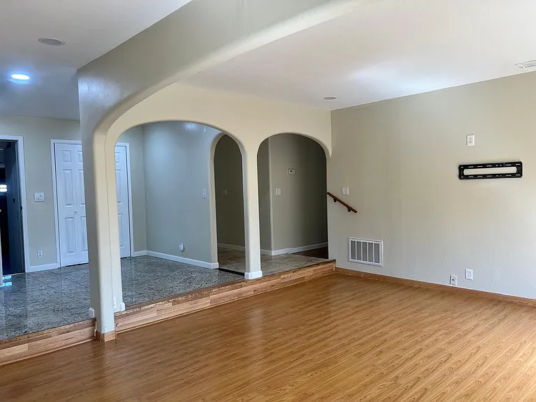 34833 Warwick Ct — Photo 9