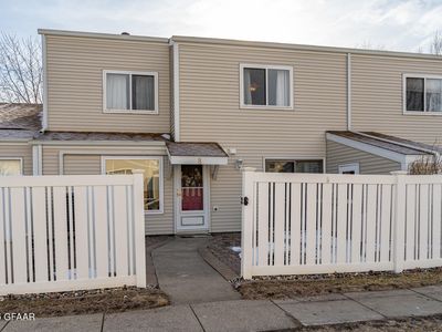 8 Parkview Cir, Grand Forks, ND, 58201