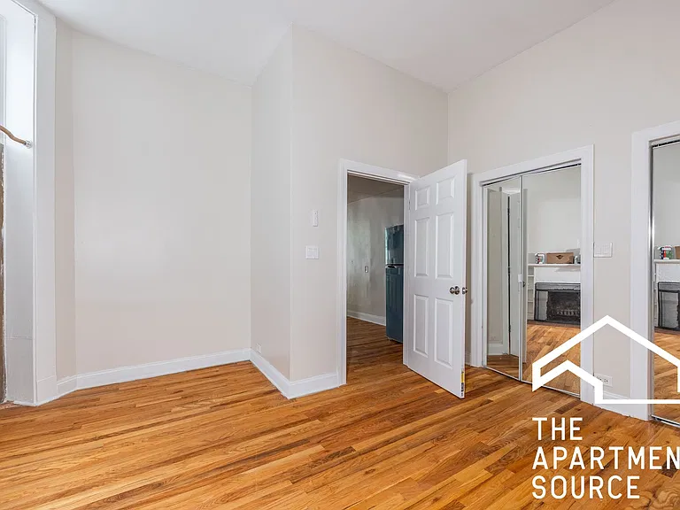 1015 N La Salle Dr #1F — Photo 2