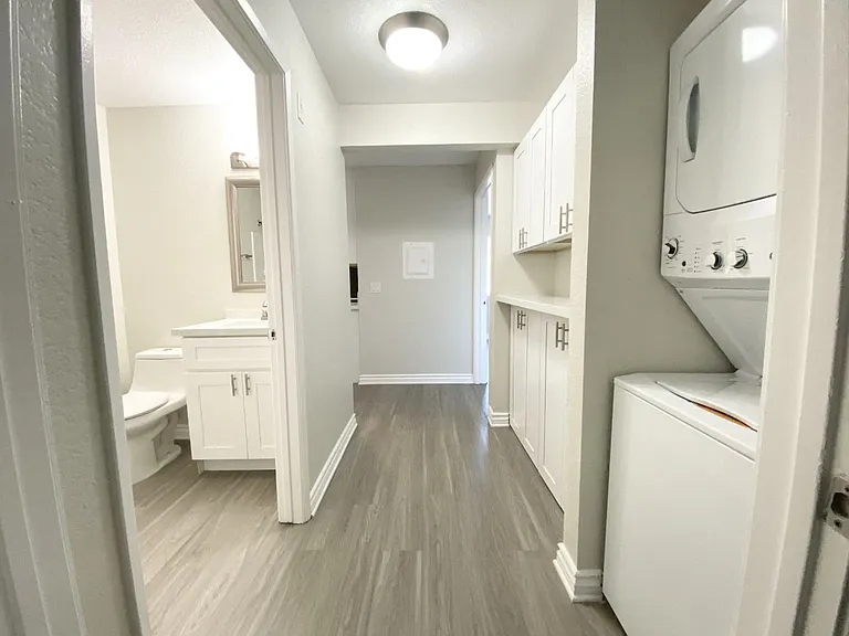 Chateau Spring Gardens Apartments — Photo 19