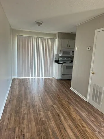 Pirate Cove Apartments 43-50 — Photo 3