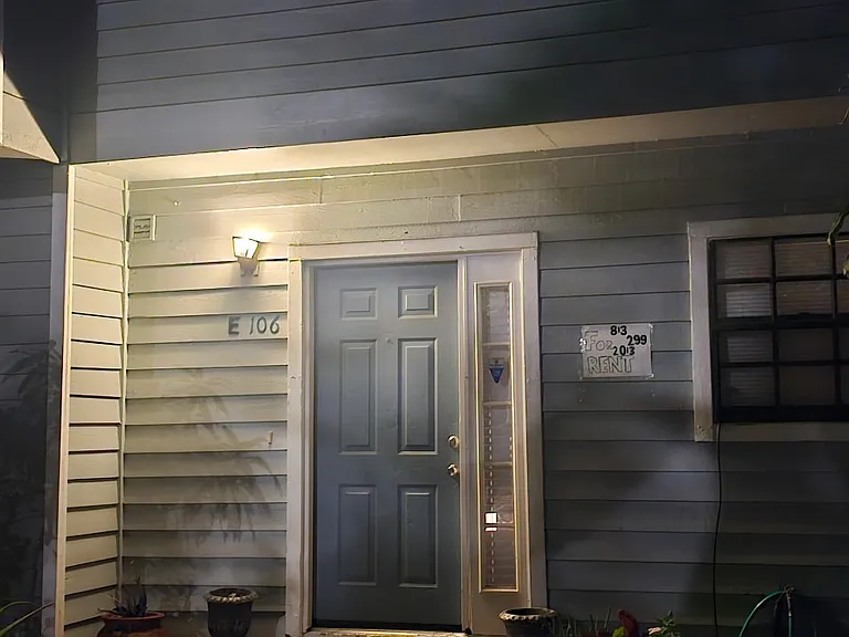 1910 W Sligh Ave #E106 — Photo 1