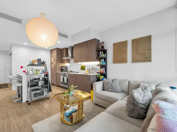 2351 Beta Ave #1105, Burnaby, BC V5C 5L7