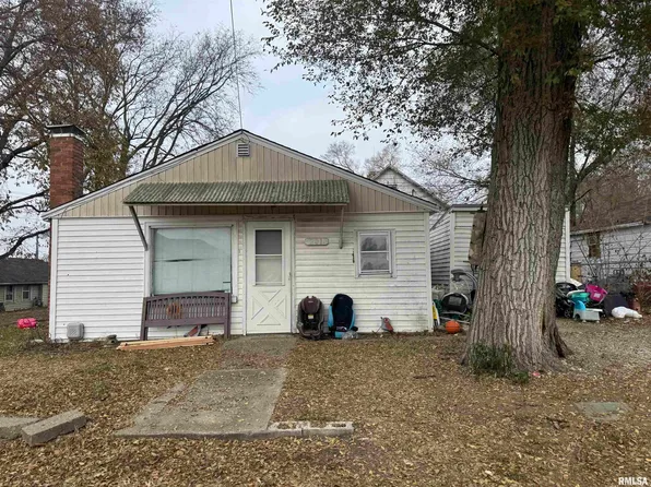 201 Fleischmann St, Pekin, IL 61554