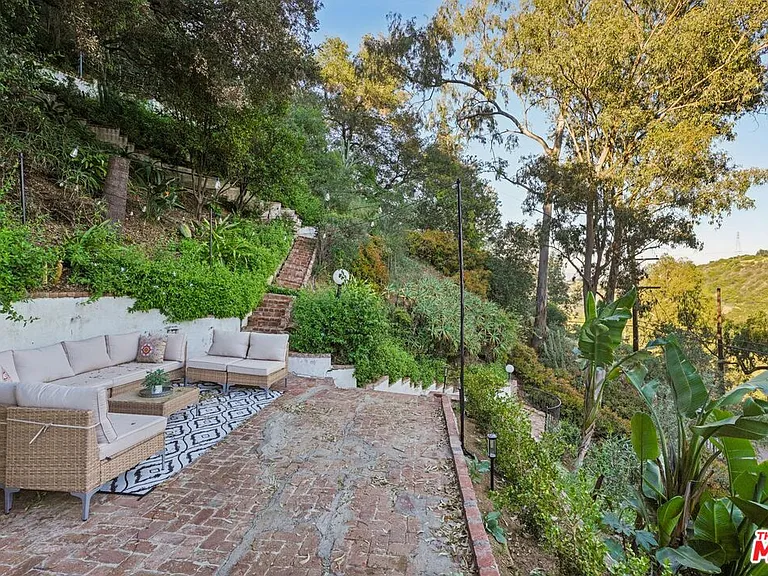 8718 Crescent Dr — Photo 5