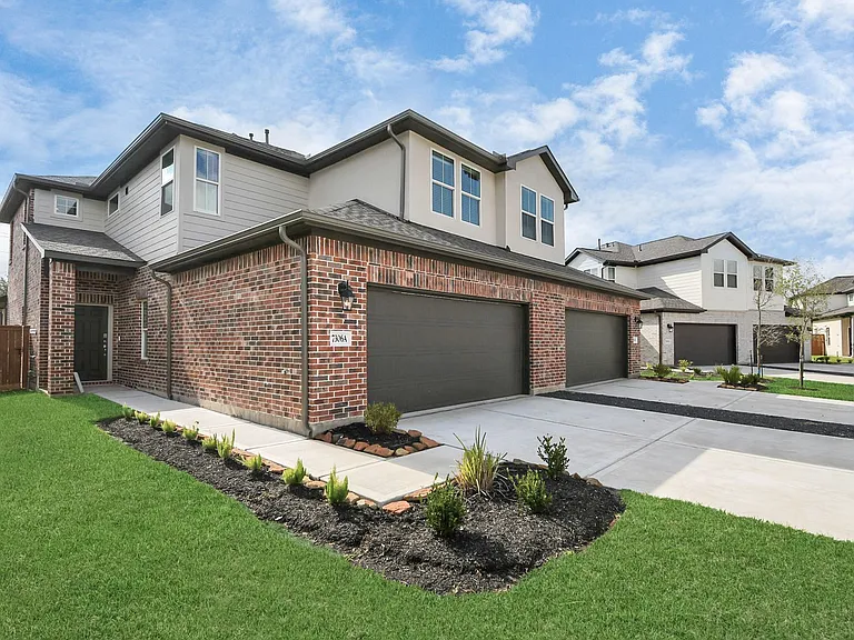 21047 Bay Village Dr #B — Photo 2