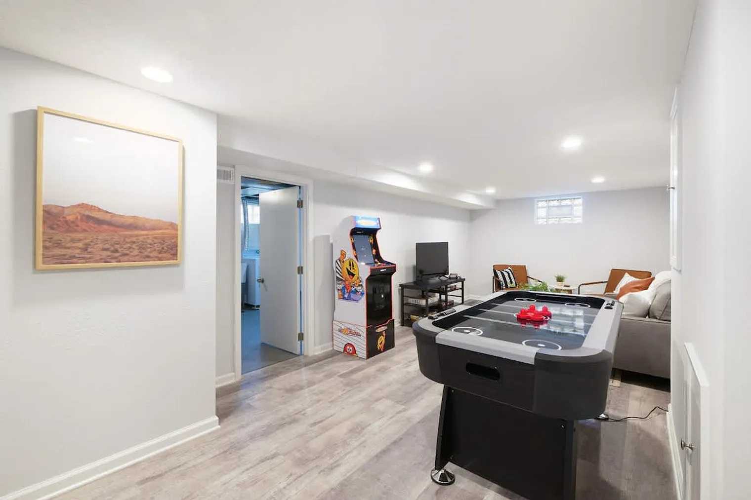 4 bed, 1.0 bath, $3,716 — Photo 2
