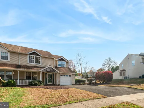 21 Tree Bark Ln, Holland, PA 18966