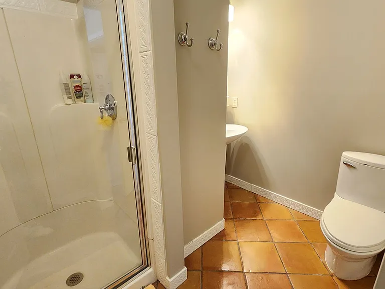 2207 Fordham Dr — Photo 17