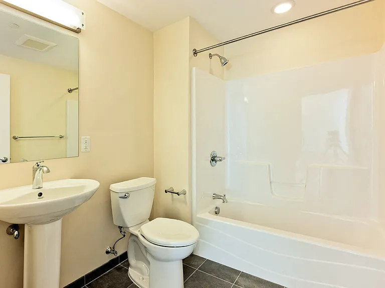 7 Cameron Apartments — Photo 32