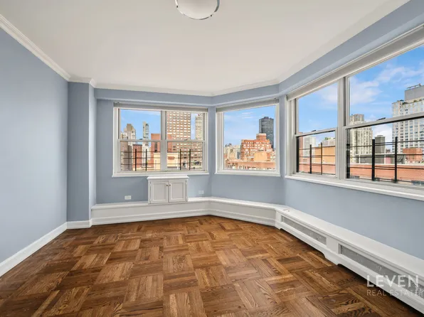 1175 York Avenue image 11 of 13