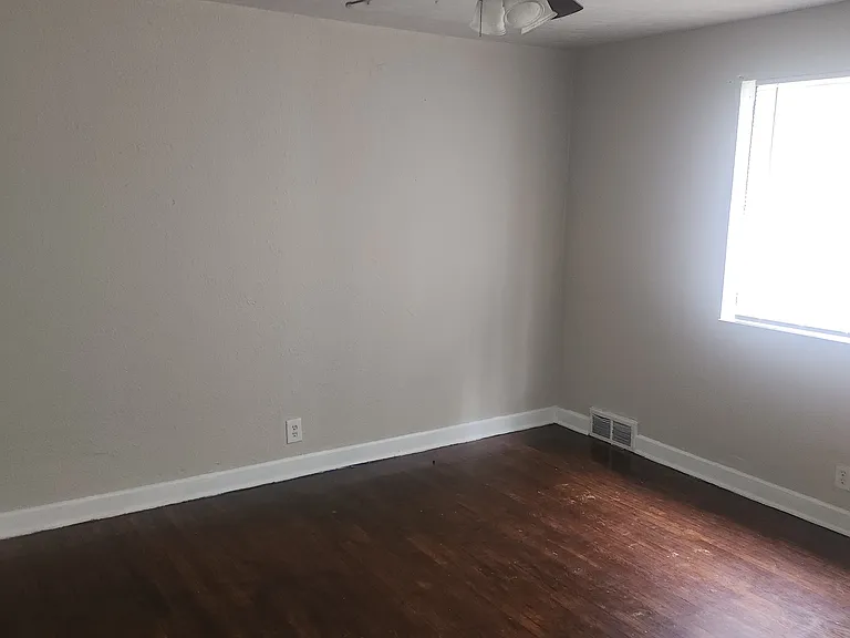 1500 Charleston Ave — Photo 4