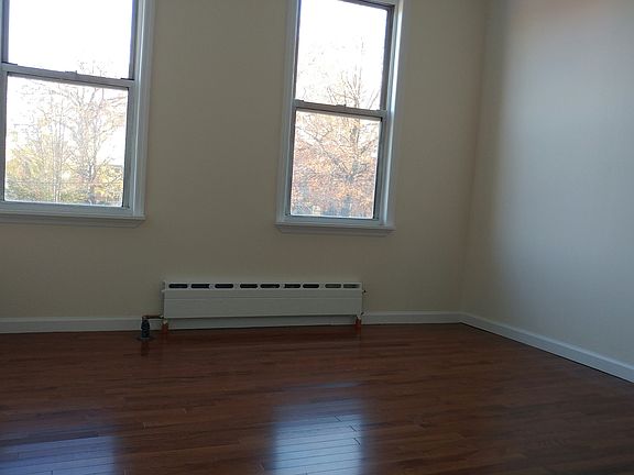 2nd image of 2050 35th St