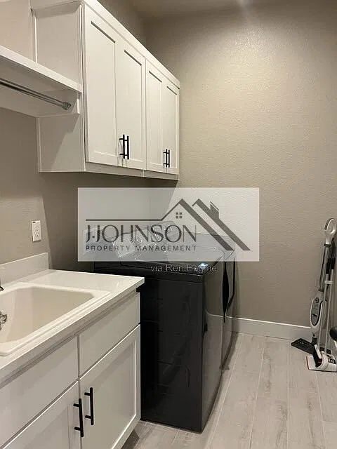 3 bed, 2.0 bath, 1720 sqft, $2,950 — Photo 4