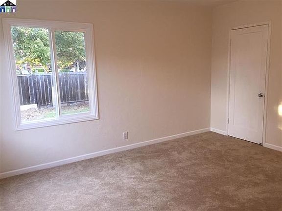 5th image of 1315 136th Ave