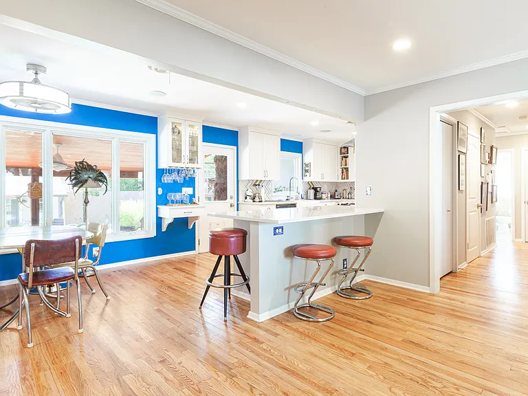 2410 Elmglen Dr — Photo 10