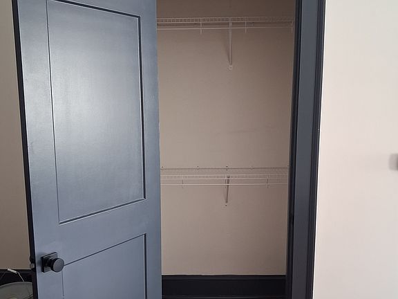 4th image of 376 2nd St APT 3