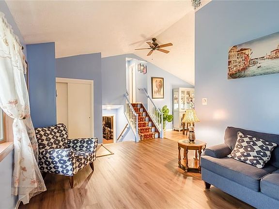 5th image of 102 Buckley Pl