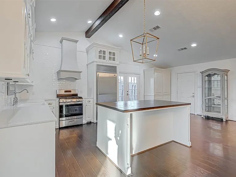 520 E Castle Harbour Dr — Photo 7