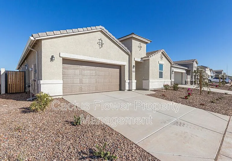 2124 W Sombra Ave — Photo 3