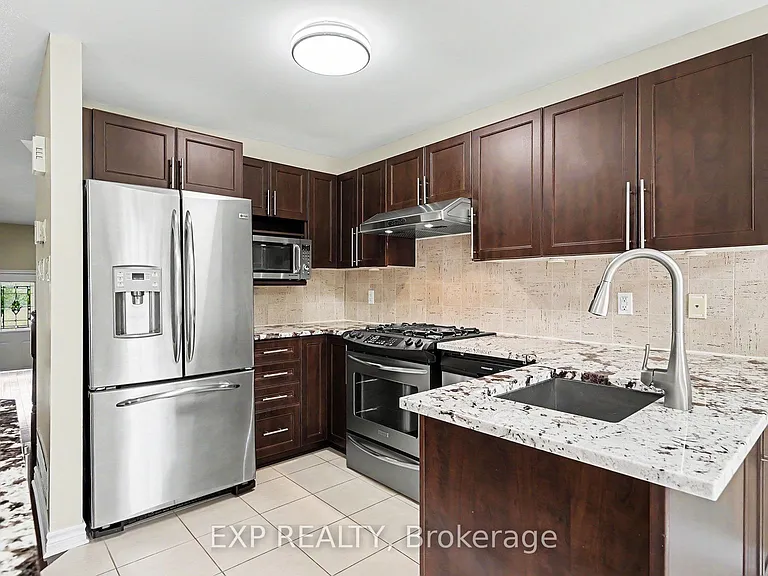 472 Temiskaming Cres — Photo 11