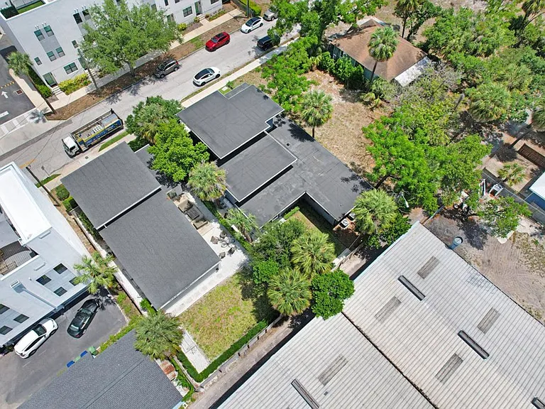 1326 W Fig St — Photo 44