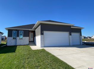 527 Eloise Ave, Lincoln, NE 68520
