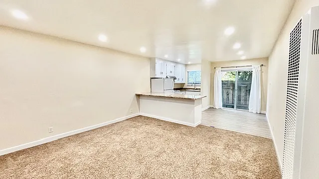1733 Lacassie Ave #7 — Photo 2