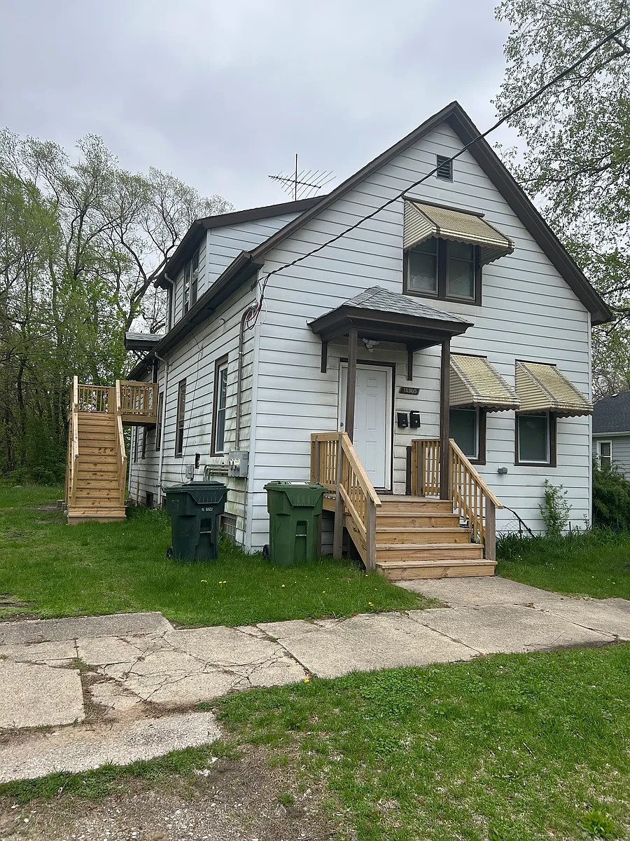 Building Photo - 14305 Irving Ave #2