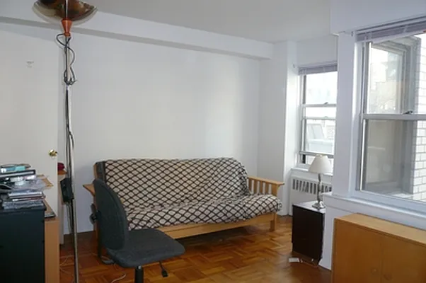 Rented by Akam Sales and Brokerage | media 4