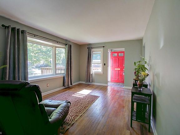 4th image of 282 West St