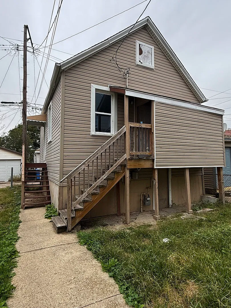 2 bed, 750 sqft, $1,300 — Photo 1