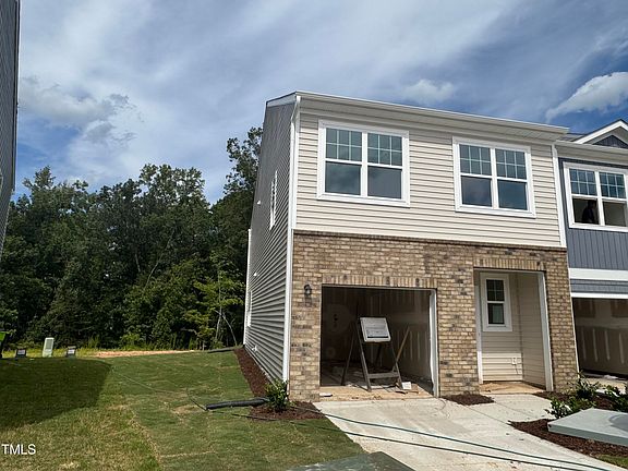 2nd image of 2037 Glen Crossing Dr