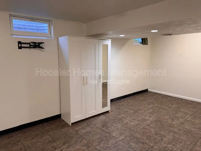 770 E 61st St #7 — Photo 15