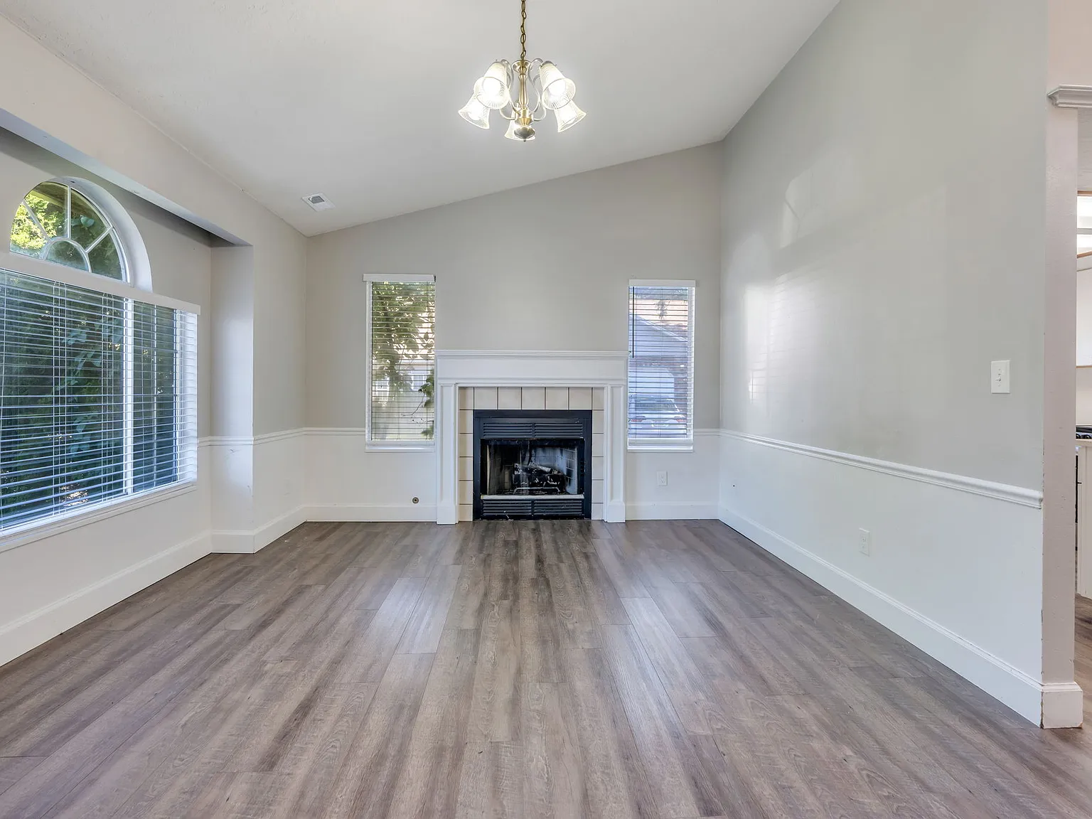 3 bed, 1400 sqft, $2,200 — Photo 2