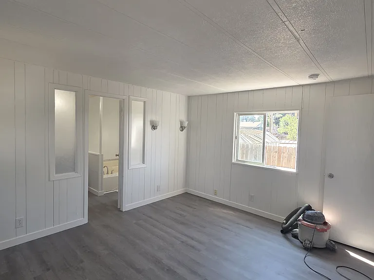 408 E 47th St #2 — Photo 10
