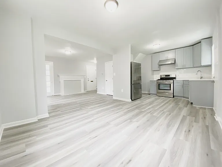 1536 Douglas St NE — Photo 6