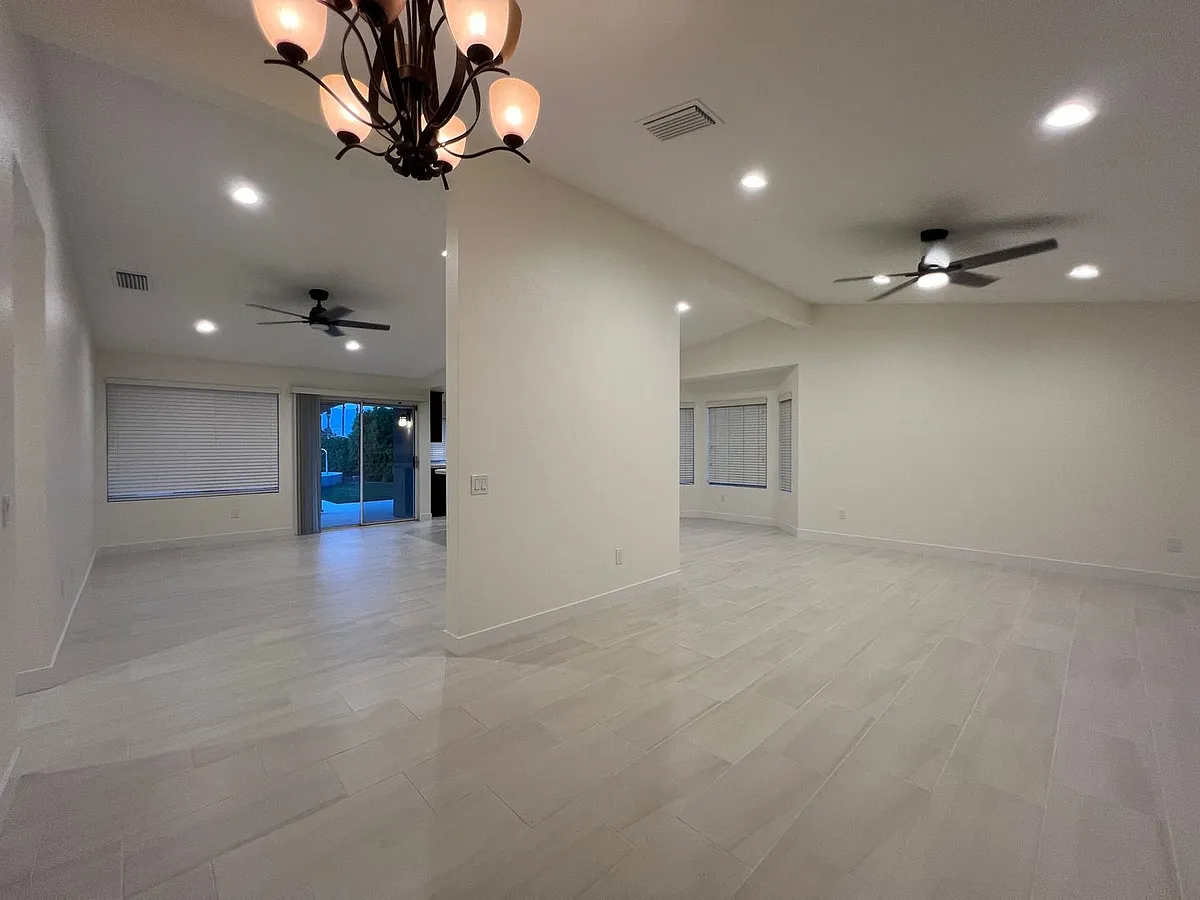 Building Photo - 44060 Mariposa Ct