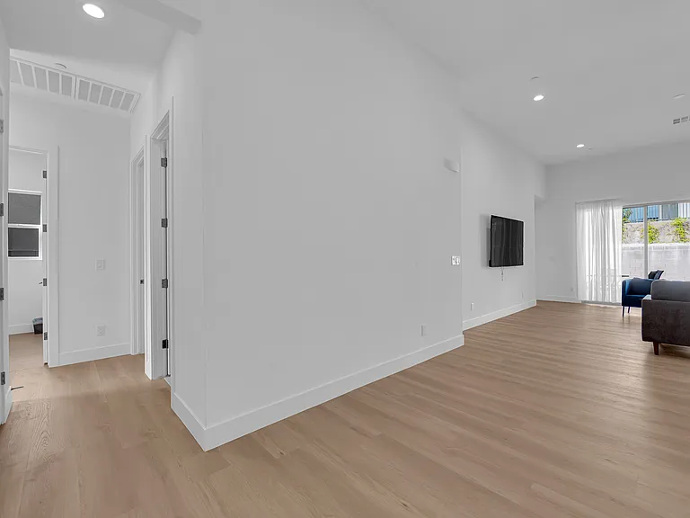323 Robledo St — Photo 27