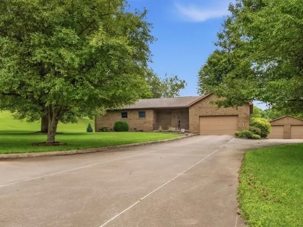 1107 Mill Branch Rd, Belpre, OH 45714