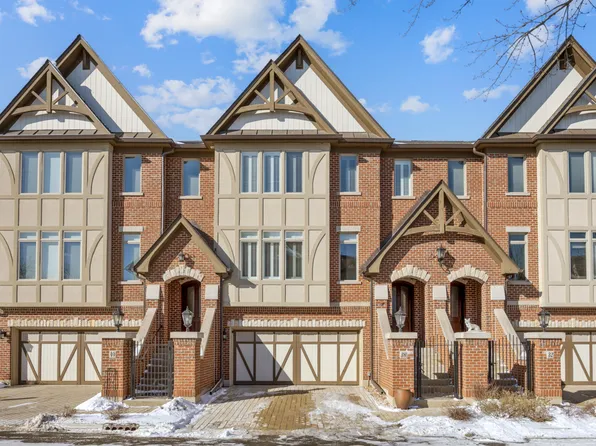 38 Bluestone Dr, St Charles, IL 60174